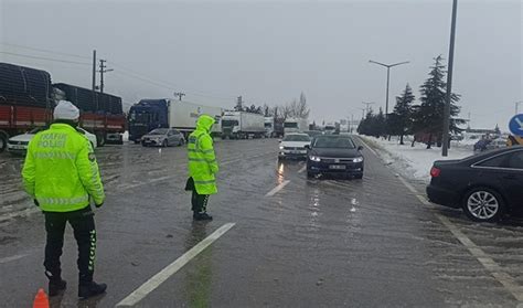 S­e­y­d­i­ş­e­h­i­r­-­A­n­t­a­l­y­a­ ­k­a­r­a­ ­y­o­l­u­ ­t­r­a­f­i­ğ­e­ ­k­a­p­a­t­ı­l­d­ı­